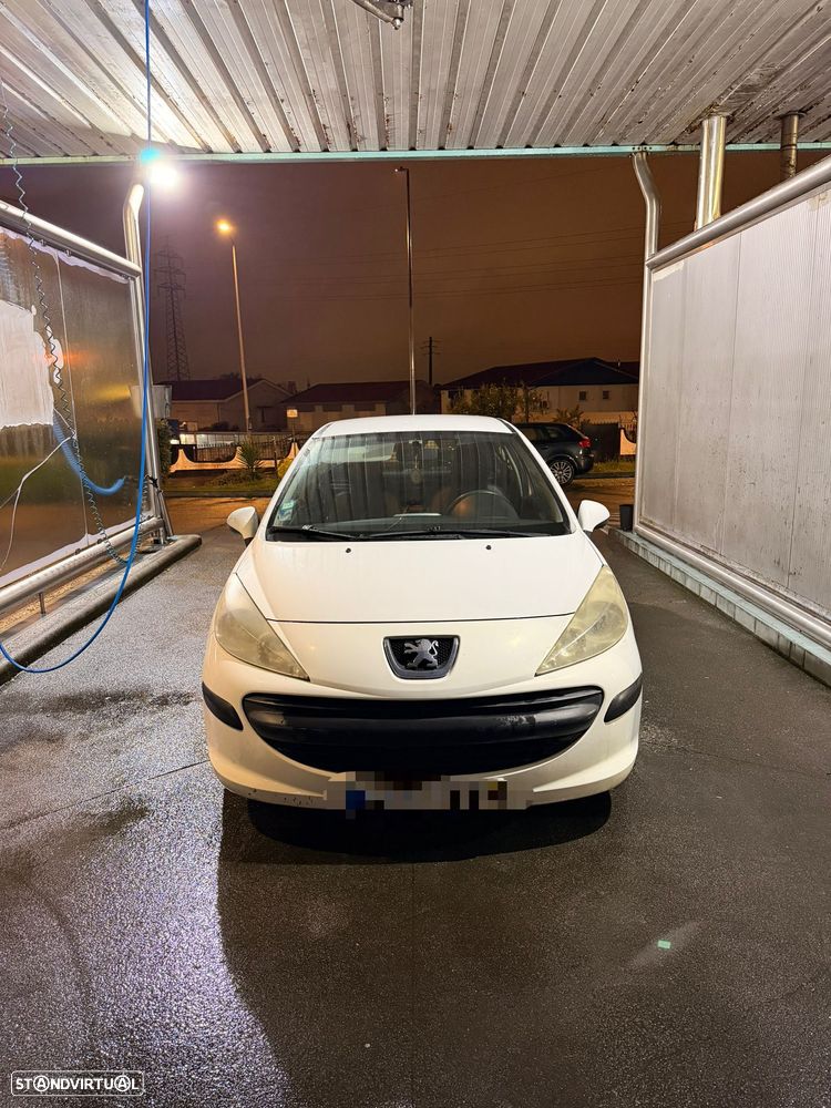 Peugeot 207 - 1