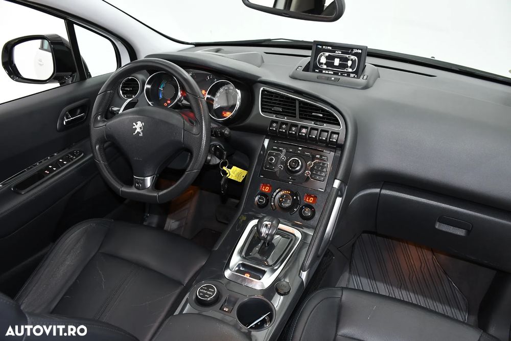Peugeot 3008 HYbrid4 - 5