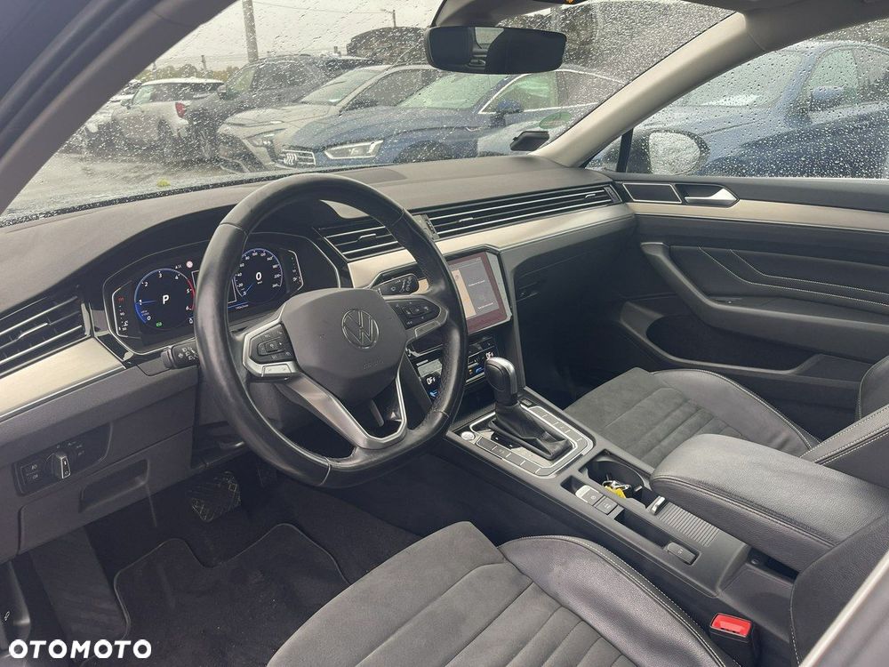 Volkswagen Passat 2.0 TDI Elegance DSG - 9