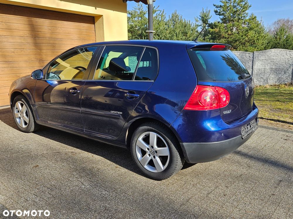 Volkswagen Golf - 6