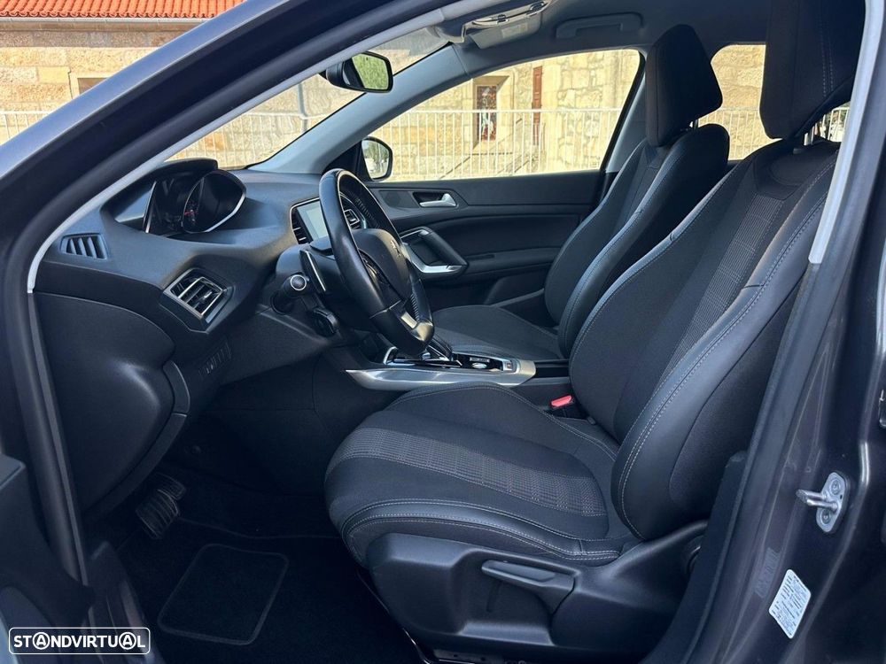 Peugeot 308 1.2 PureTech Allure EAT8 - 37