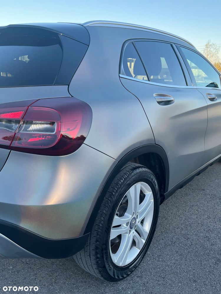 Mercedes-Benz GLA 250 4Matic 7G-DCT - 9