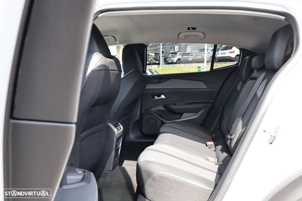 Peugeot 408 1.6 Hybrid Allure e-EAT8 - 19