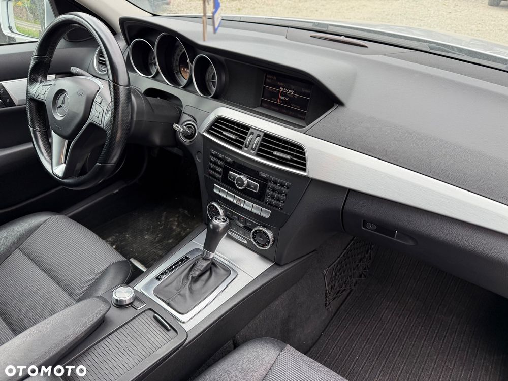 Mercedes-Benz Klasa C 180 BlueEFFICIENCY 7G-TRONIC Avantgarde - 38