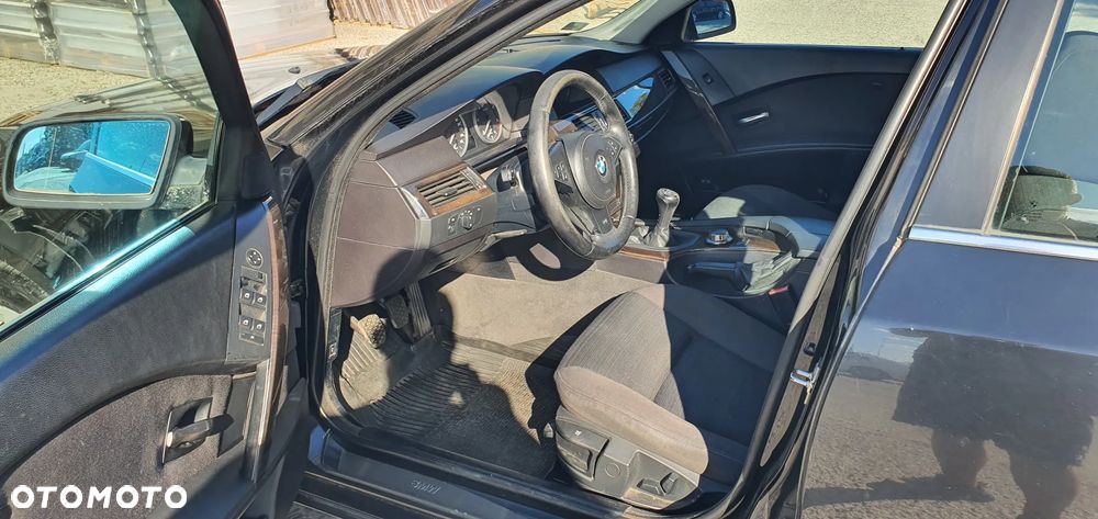 BMW Seria 5 520d - 25