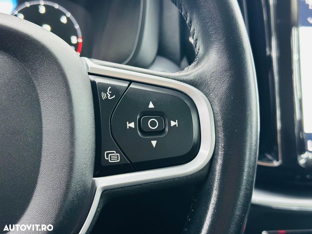 Volvo XC 60 D4 Geartronic Momentum Pro - 26