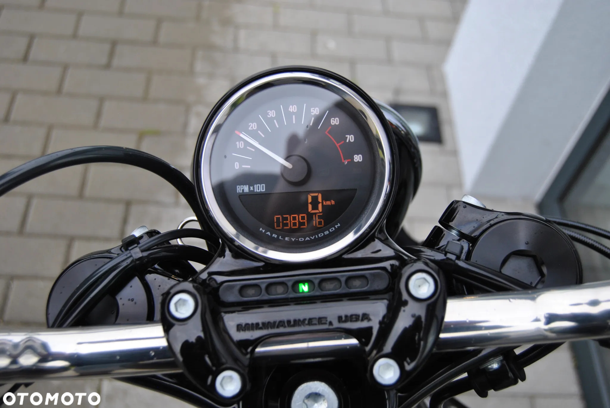 Harley-Davidson Sportster Roadster 1200R - 9