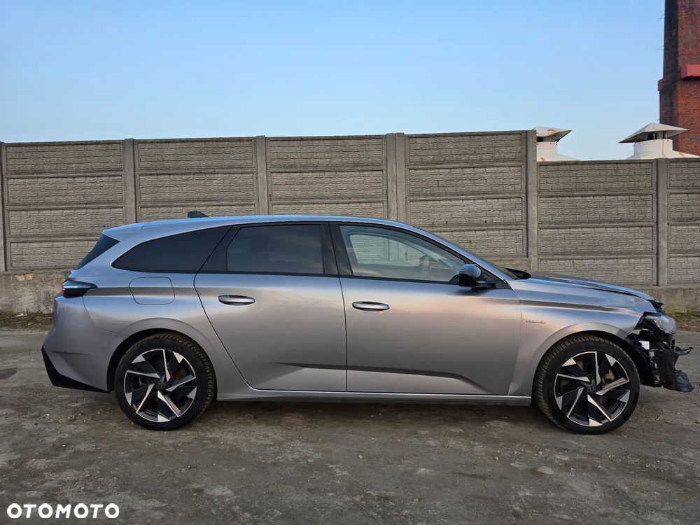 Peugeot 308 1.6 Hybrid PHEV Allure EAT8 - 36