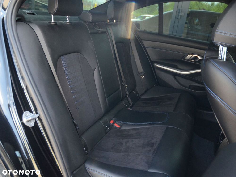 BMW Seria 3 320d xDrive mHEV M Sport - 29