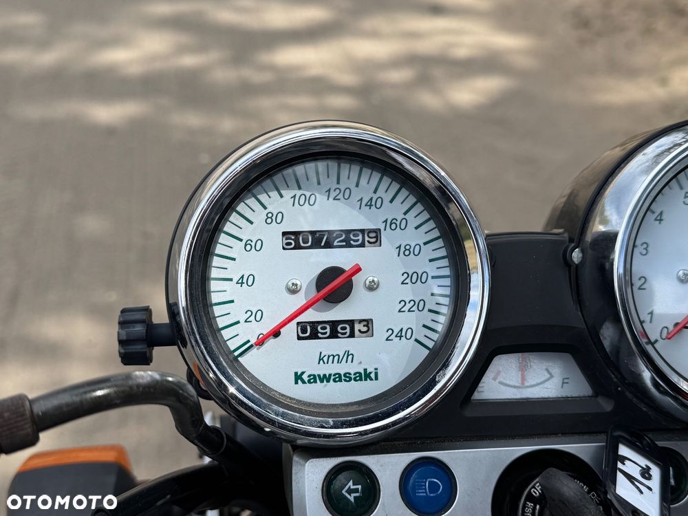 Kawasaki ZR - 8