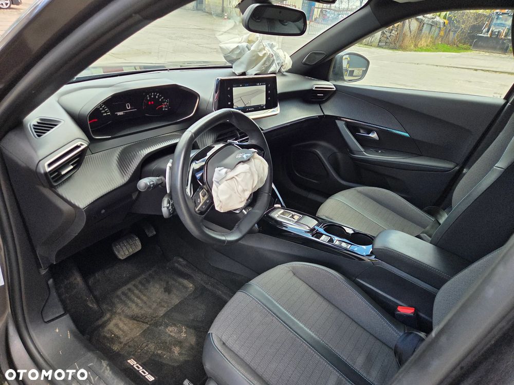 Peugeot 2008 PureTech 130 EAT8 Allure - 17