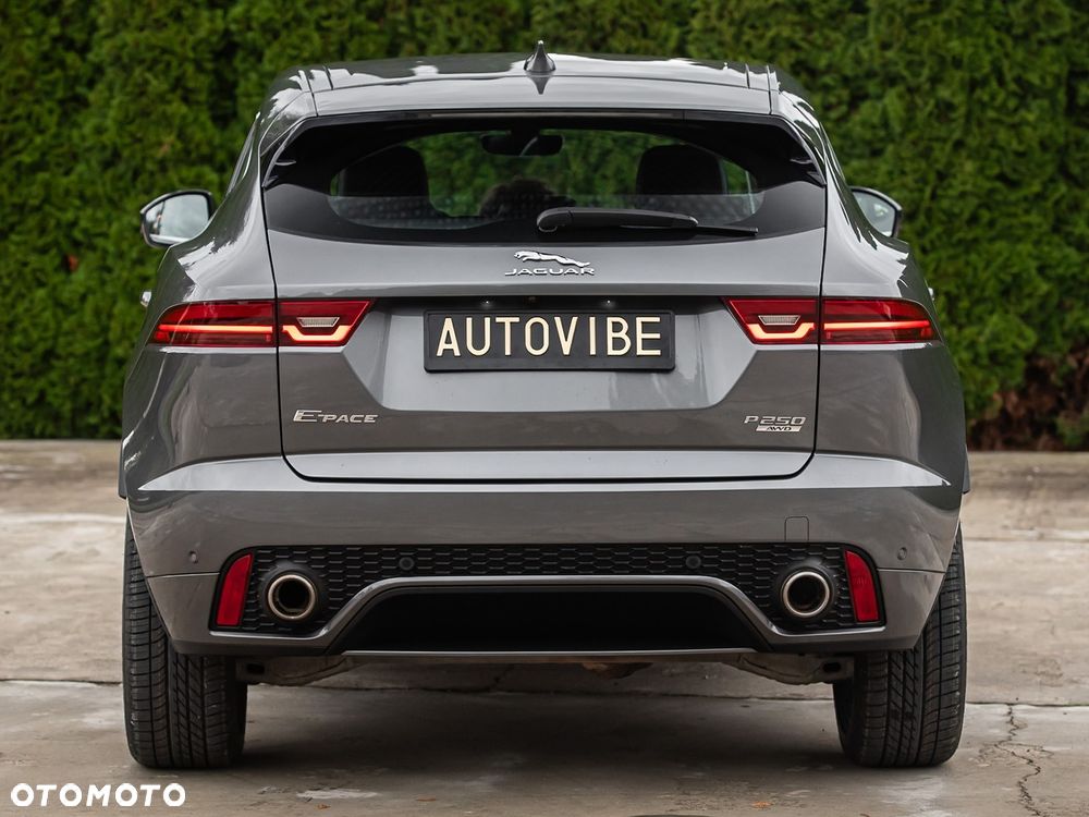 Jaguar E-Pace P250 AWD R-Dynamic SE - 11