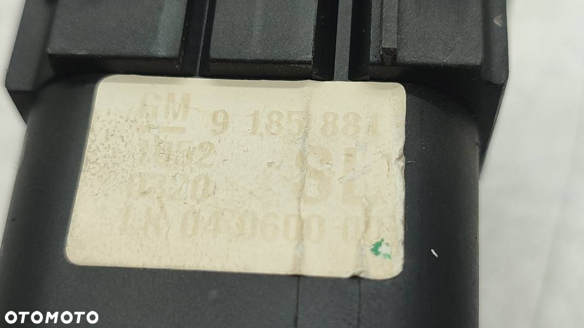 PRZEŁĄCZNIK ŚWIATEŁ 9185881 OPEL VECTRA C 2002 EU - 3