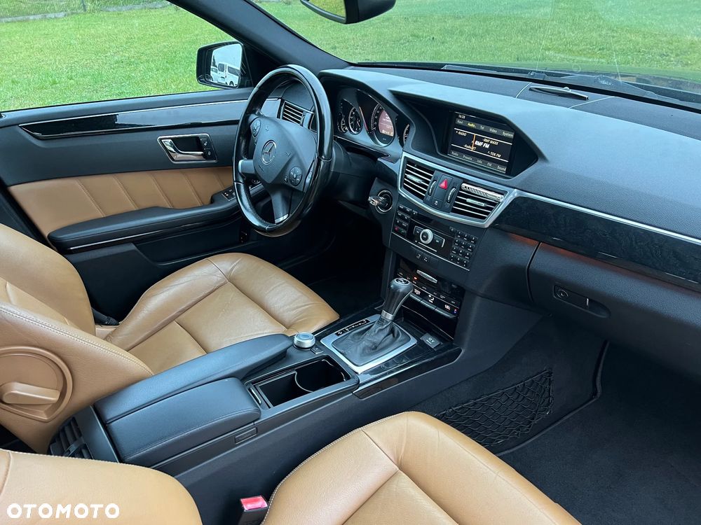 Mercedes-Benz Klasa E 220 T CDI DPF BlueEFFICIENCY Automatik Avantgarde - 15