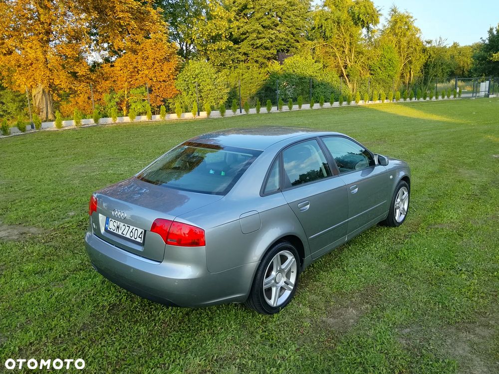 Audi A4 Limousine - 3
