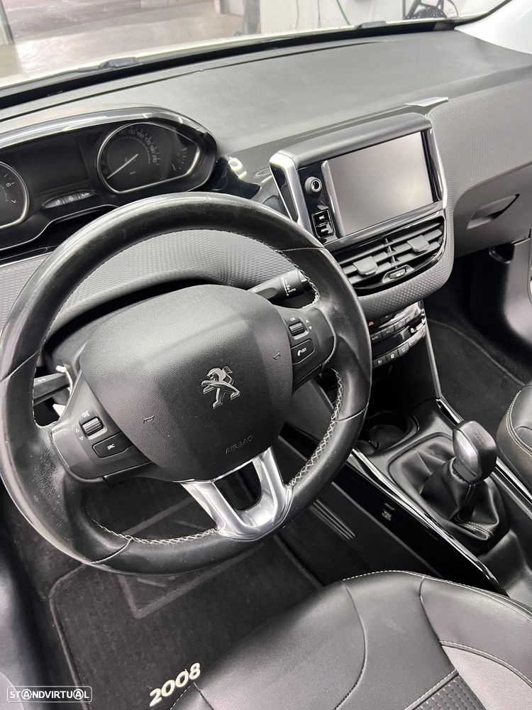 Peugeot 2008 1.2 PureTech Style - 6