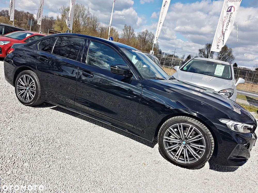 BMW Seria 3 330d xDrive mHEV - 29