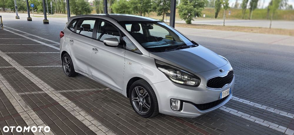 Kia Carens 1.7 CRDi 115 Dream Team Edition - 11