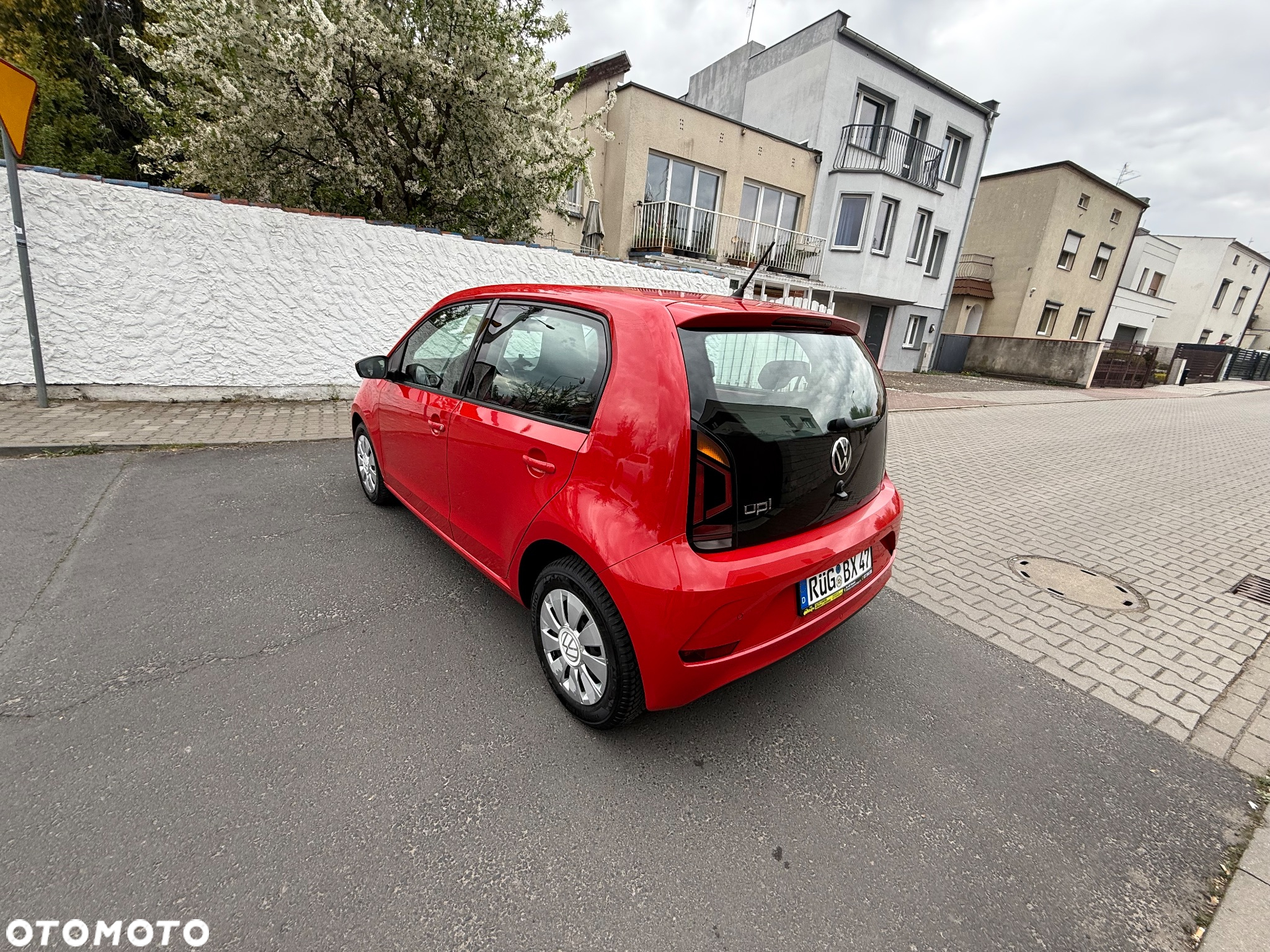 Volkswagen up! colour fortana red - 25