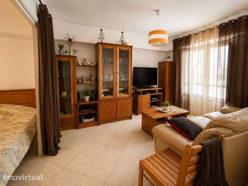 Apartamento T2 na Arrentela, Seixal para Remodelar - Grande imagem: 3/12