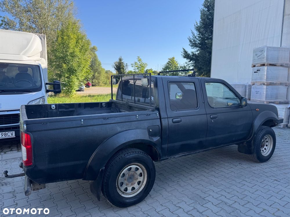 Nissan Pickup - 8