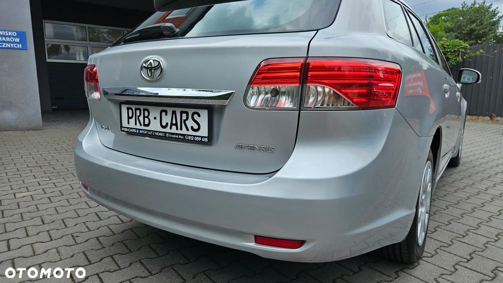 Toyota Avensis 1.6 Comfort - 10