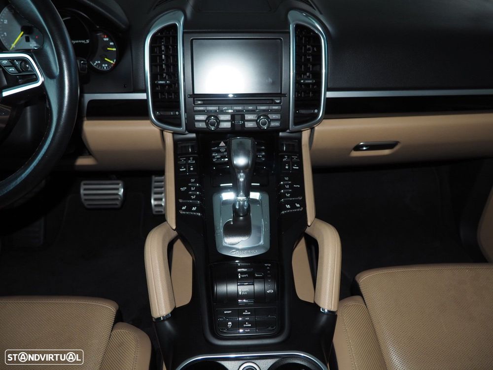 Porsche Cayenne S E-Hybrid Platinum Edition - 16