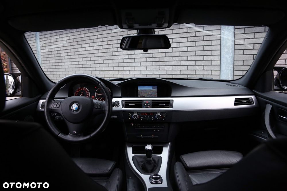BMW Seria 3 320d - 33