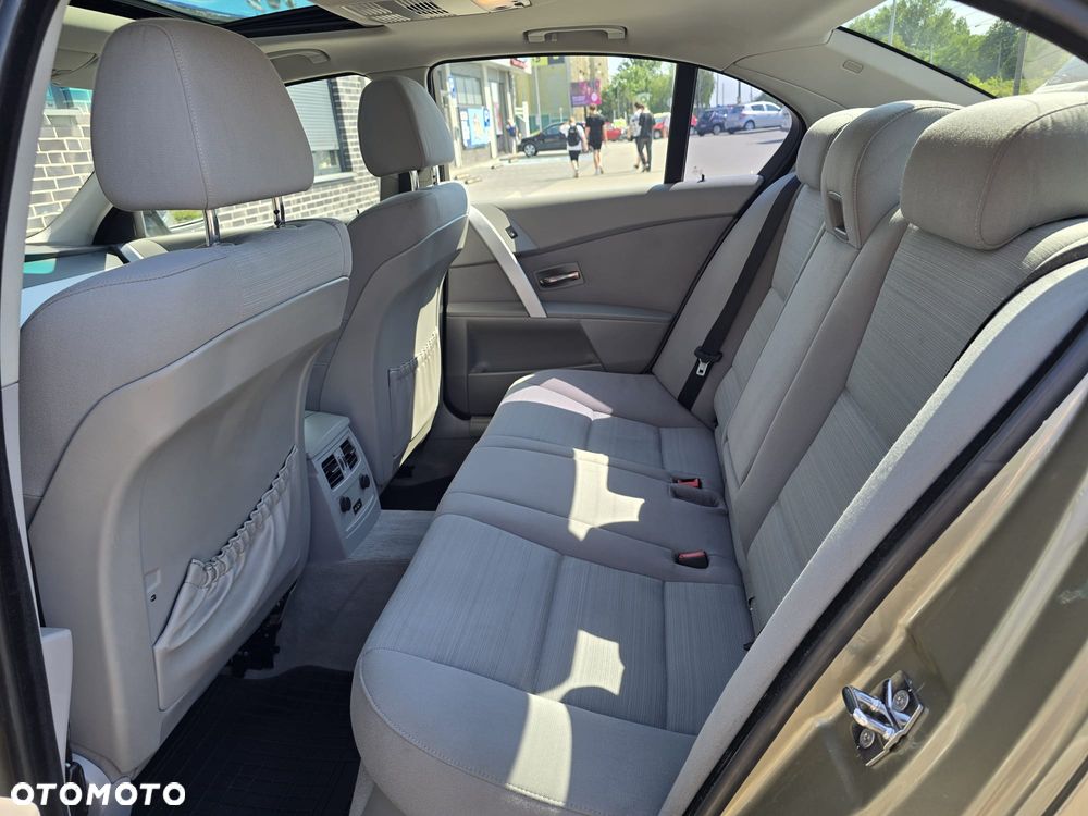 BMW Seria 5 523i - 26