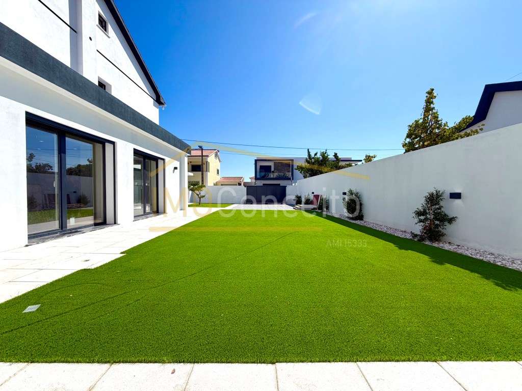 Apartamento T3 - Logradouro de 223m2 - Entroncamento - Grande imagem: 2/22