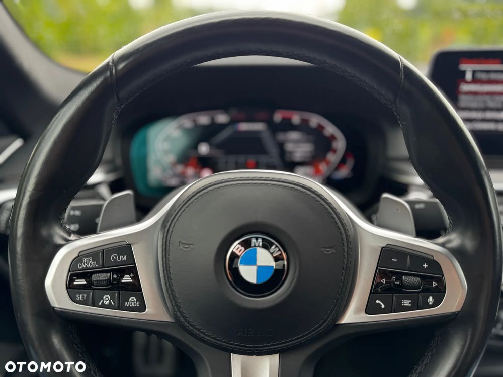 BMW Seria 5 M550i xDrive sport - 17