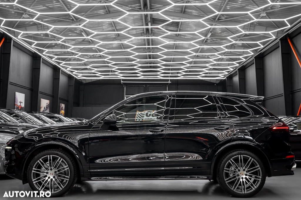 Porsche Cayenne S Diesel Platinum Edition - 30