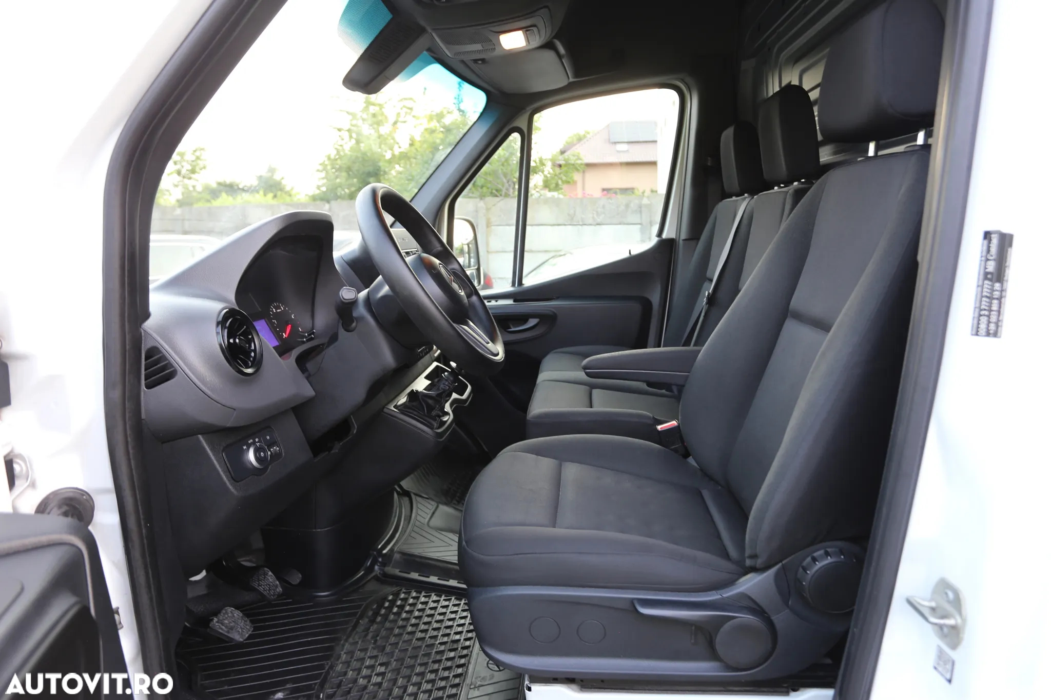 Mercedes-Benz Sprinter - 10