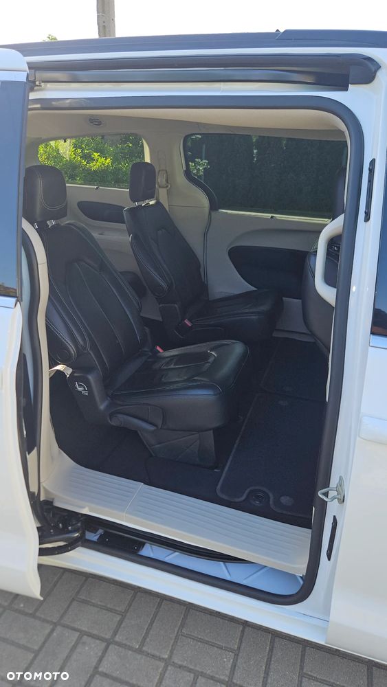 Chrysler Pacifica - 14