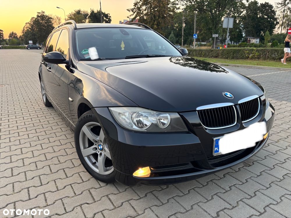 BMW Seria 3 318i Touring - 27