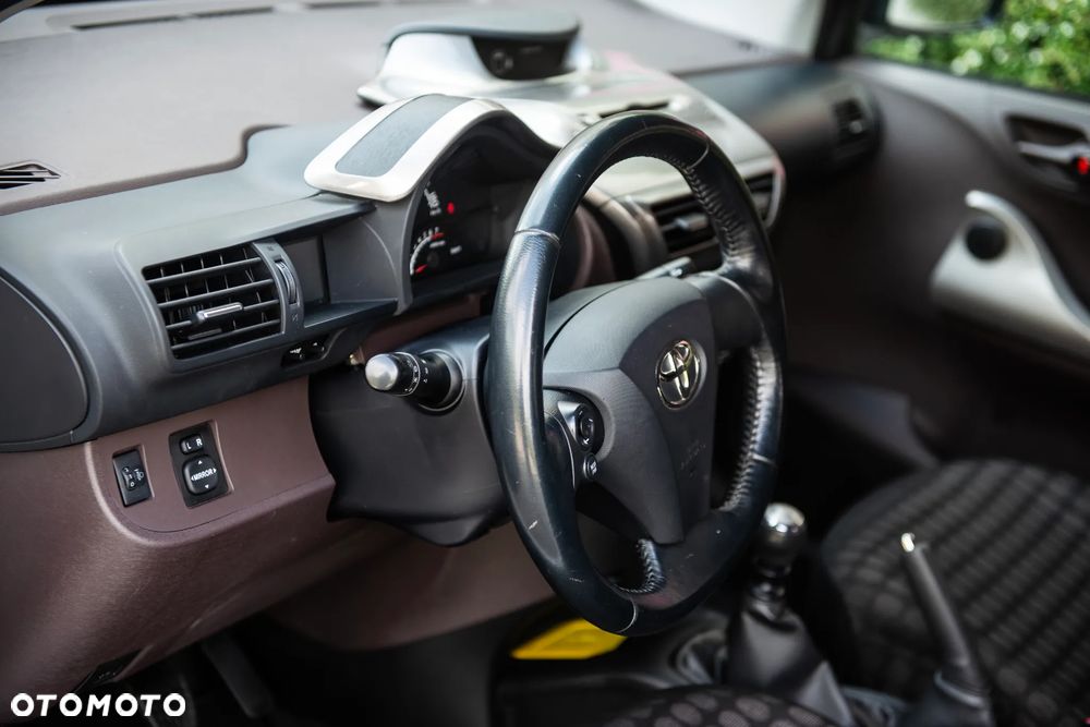 Toyota iQ 1.0 Sol - 18