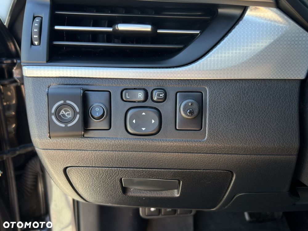 Toyota Avensis - 13