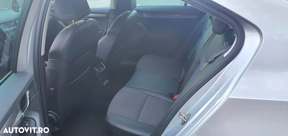 Skoda Octavia 2.0 TDI DSG Ambition - 6