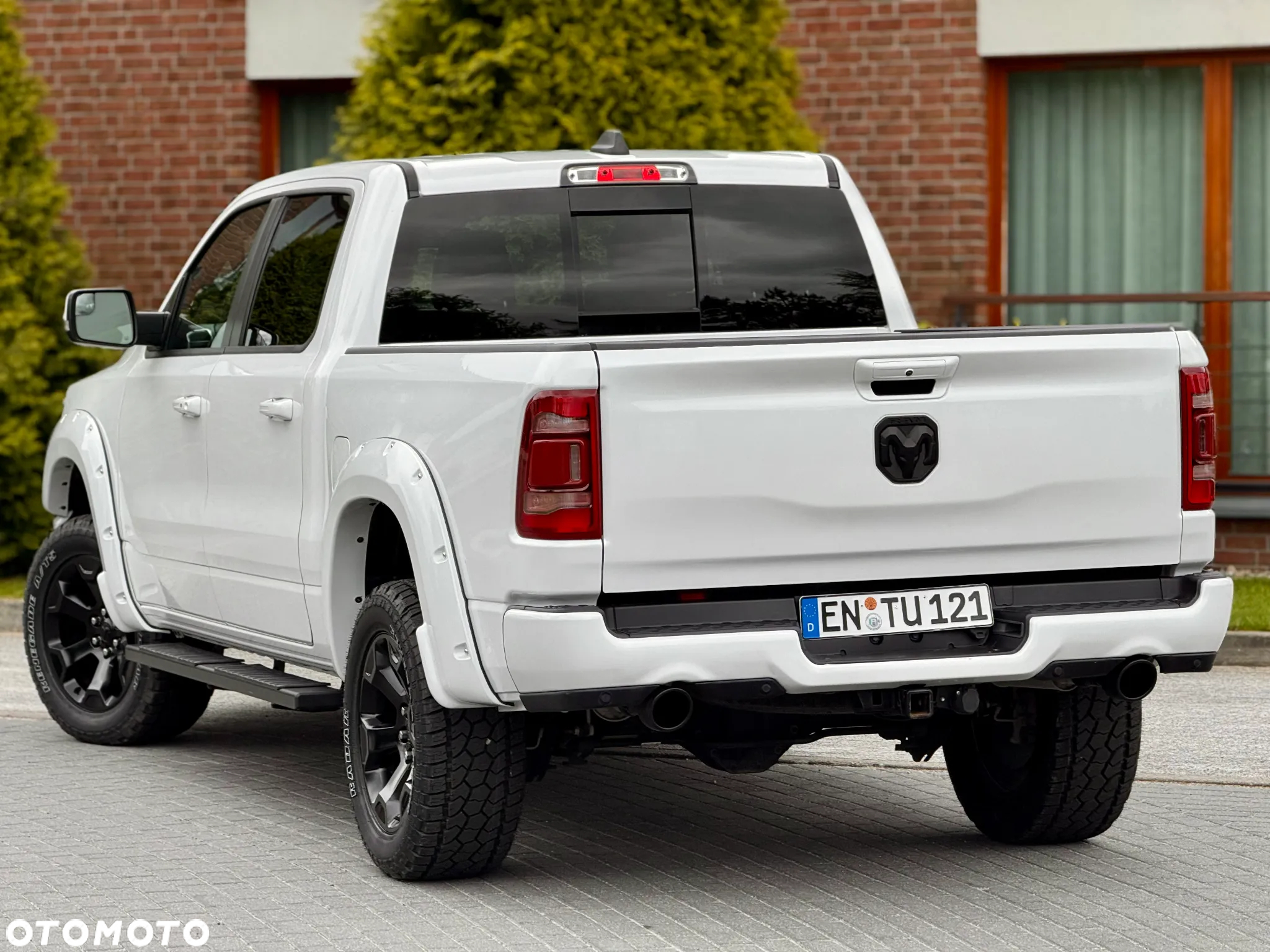 RAM 1500 Crew Cab Shortbed Laramie - 16