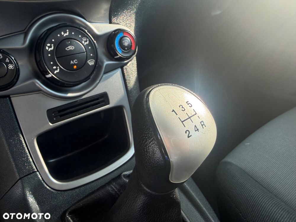 Ford Fiesta 1.4 Titanium - 33