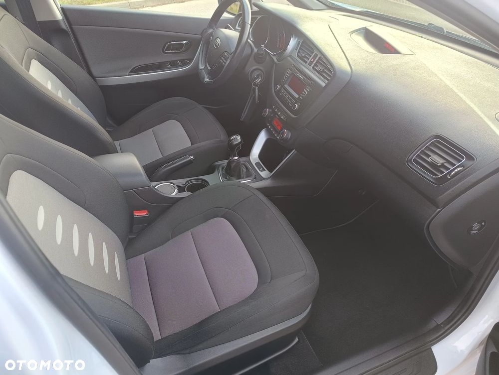 Kia Ceed 1.6 GDI Dream Team Edition - 14