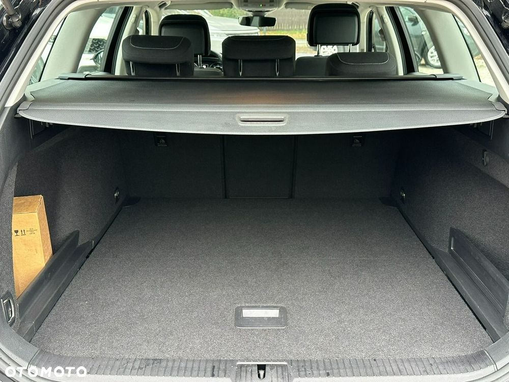 Volkswagen Passat - 11