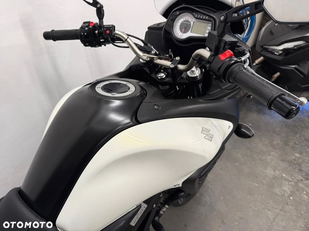 Suzuki V-STROM - 30