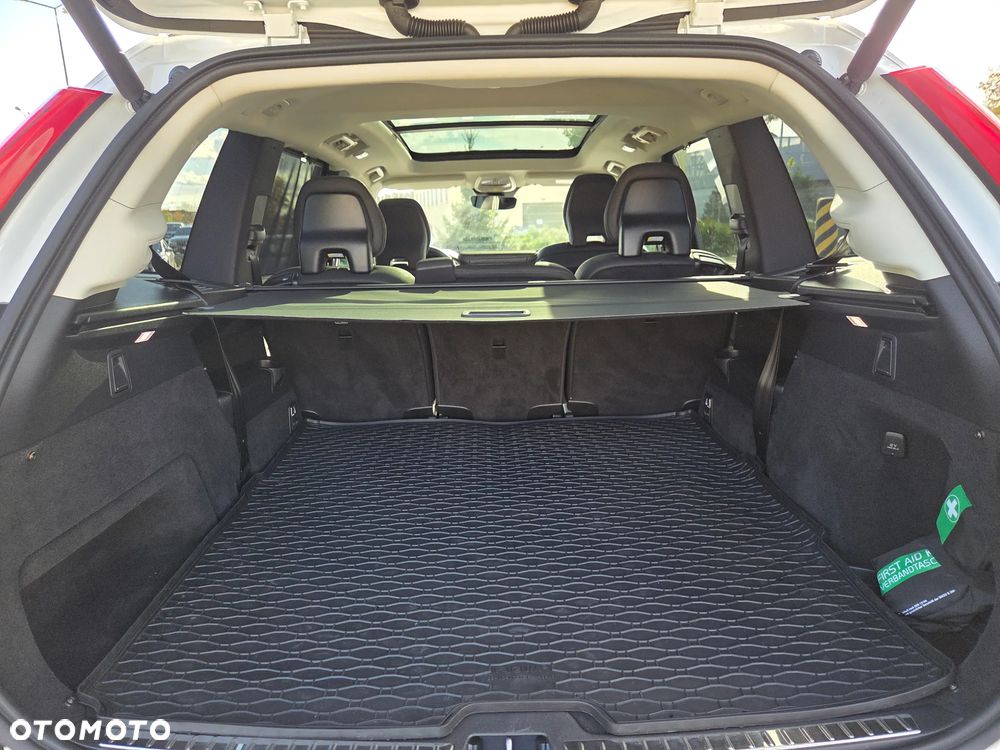 Volvo XC 90 B5 D AWD Plus Bright - 23
