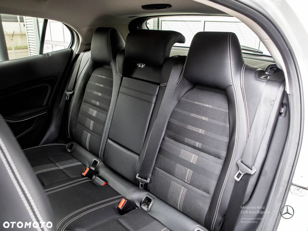 Mercedes-Benz GLA 200 7G-DCT Urban - 39