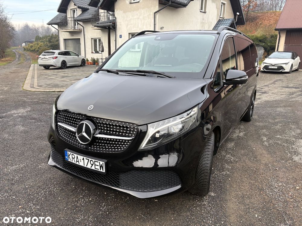 Mercedes-Benz Klasa V 300 d extralang 4Matic 9G-TRONIC Edition Edition 2023 - 6