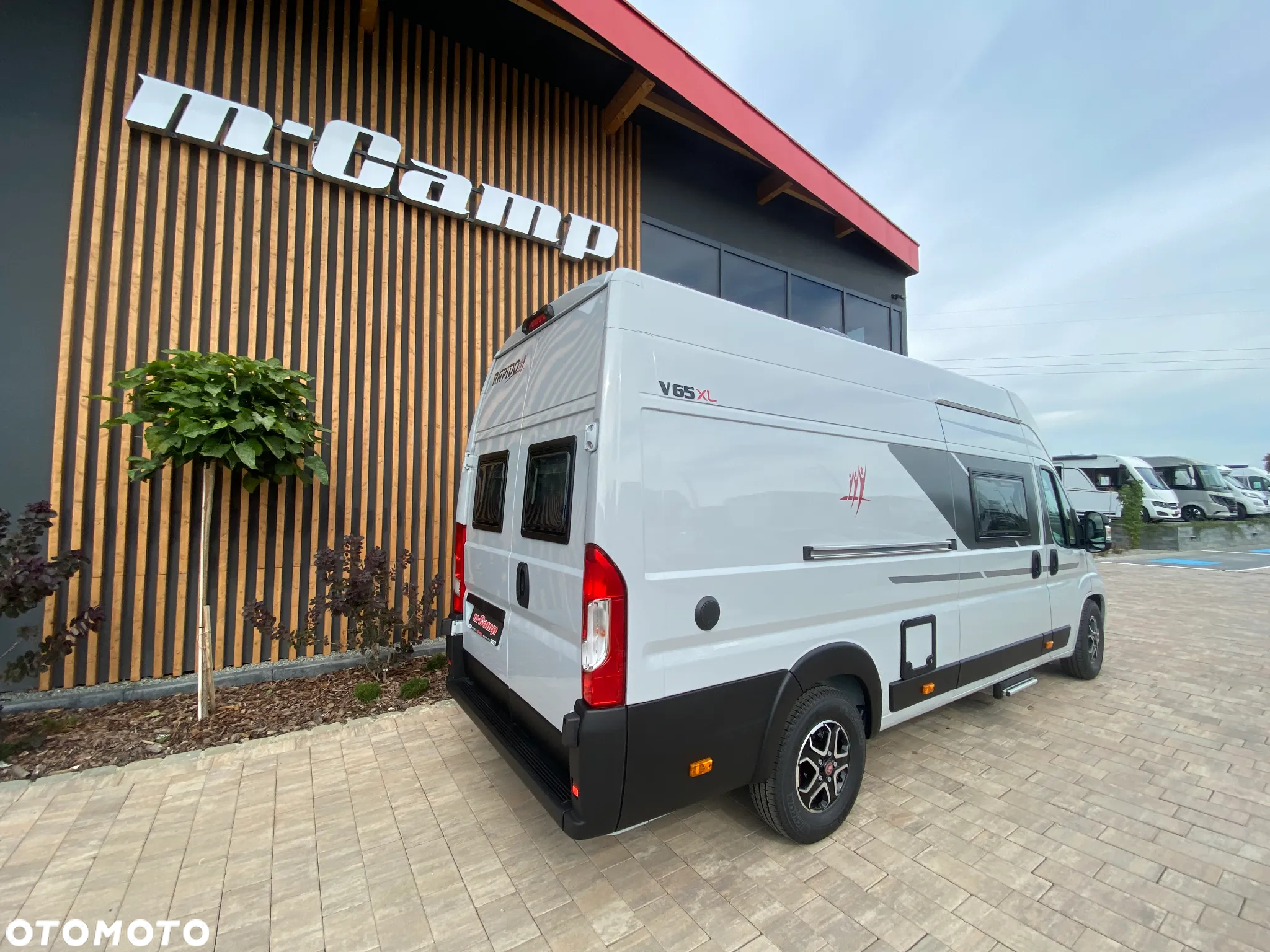 Rapido Fourgon V65 XL - 4