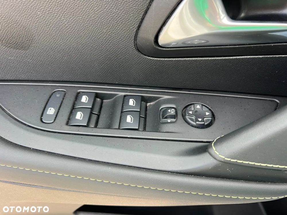 Peugeot 208 PureTech 100 GT - 14