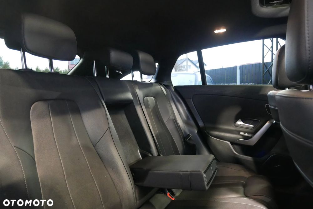 Mercedes-Benz CLA 200 7G-DCT Progressive - 15