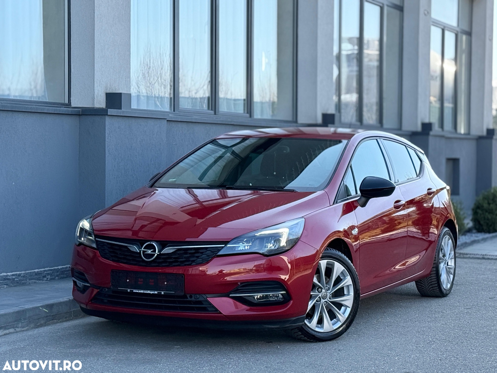 Opel Astra 1.2L Turbo Start/Stop Edition - 2